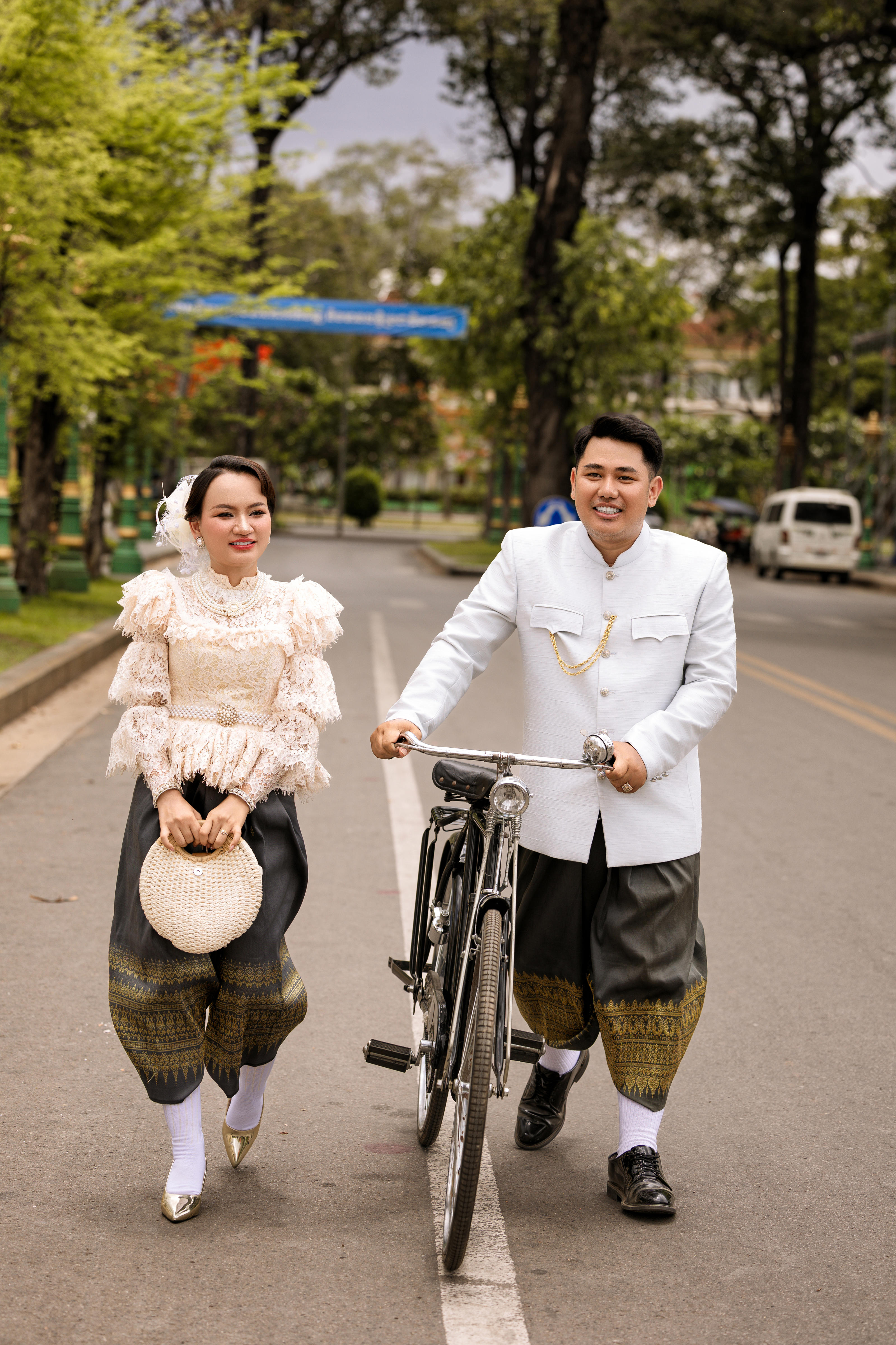 រូបអាពាហ៍ពិពាហ៍ 16